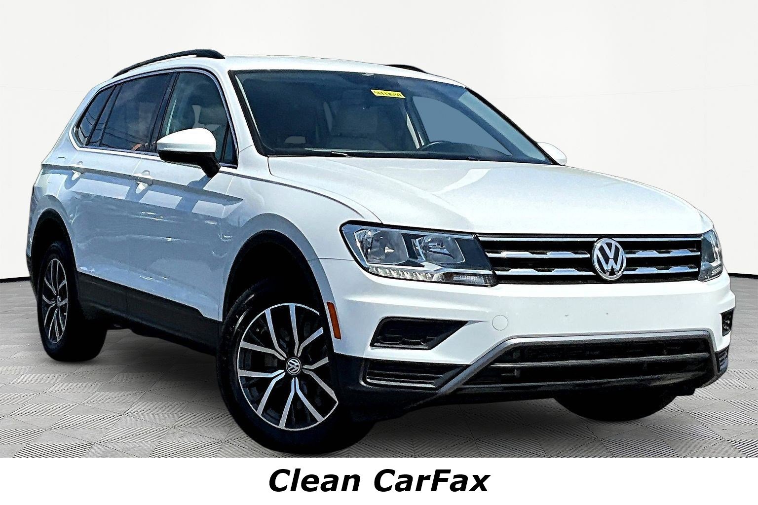 Used 2019 Volkswagen Tiguan SE w/ 3rd Row Seat Package AWD/4WD image 3