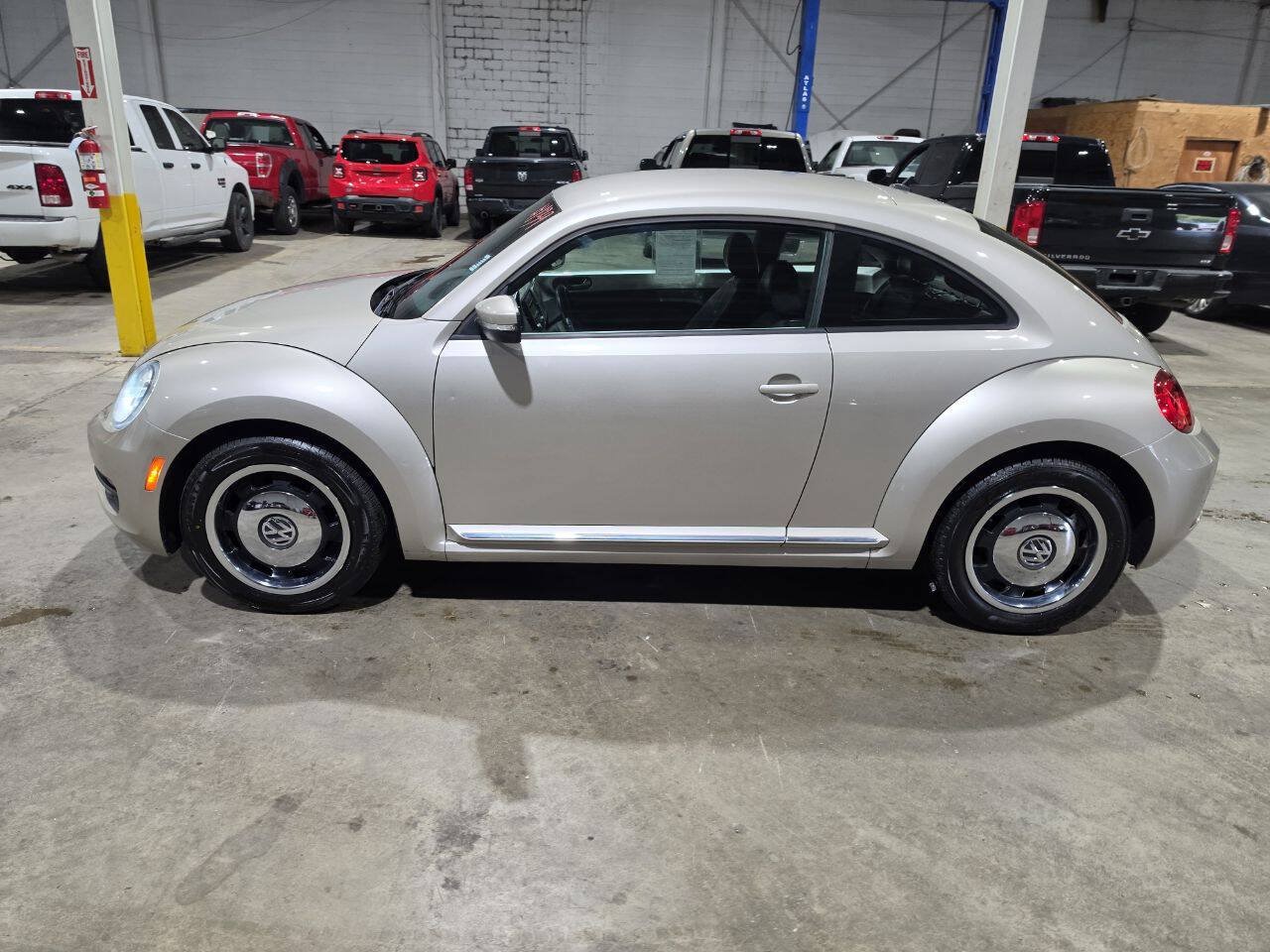 Used 2012 Volkswagen Beetle 2.5 FWD image 4
