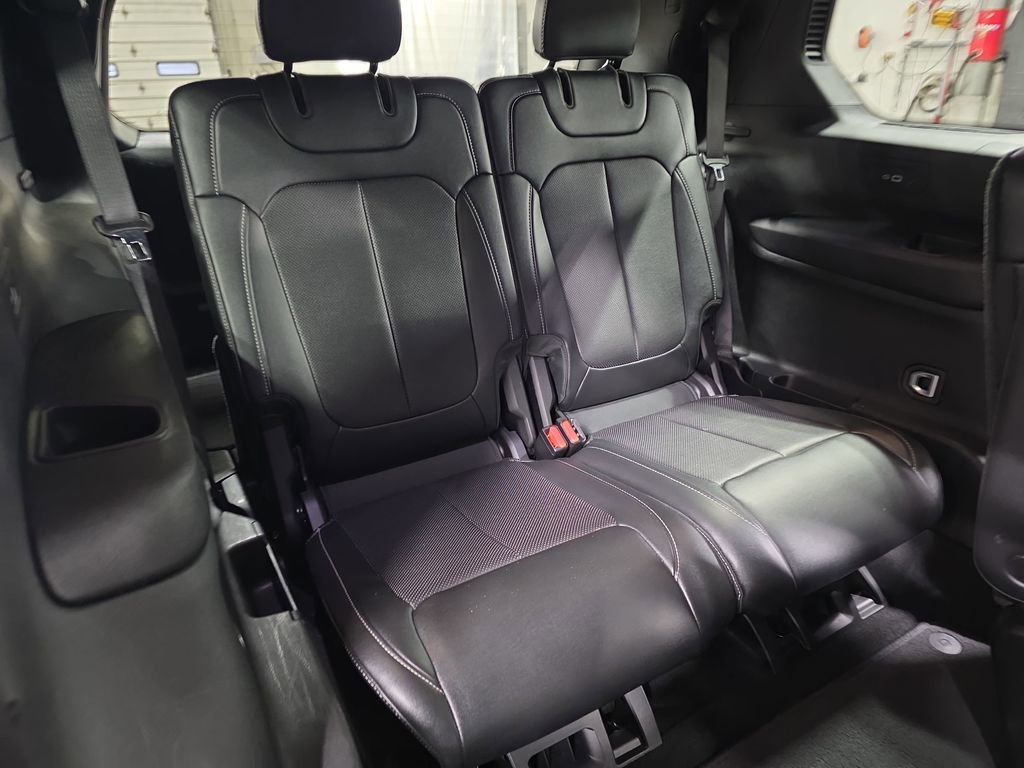 Used 2024 Jeep Grand Cherokee L Limited w/ Luxury Tech Group II image 12