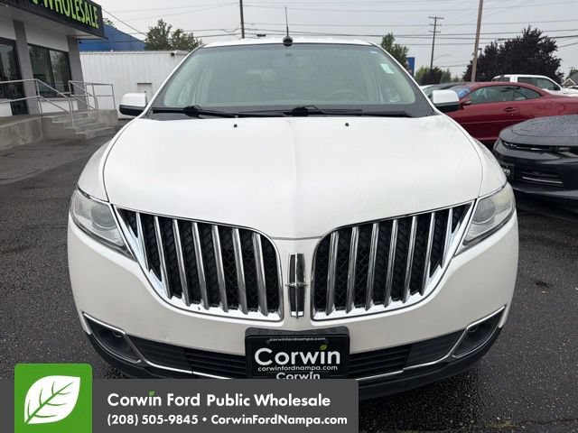 Used 2013 Lincoln MKX AWD image 2
