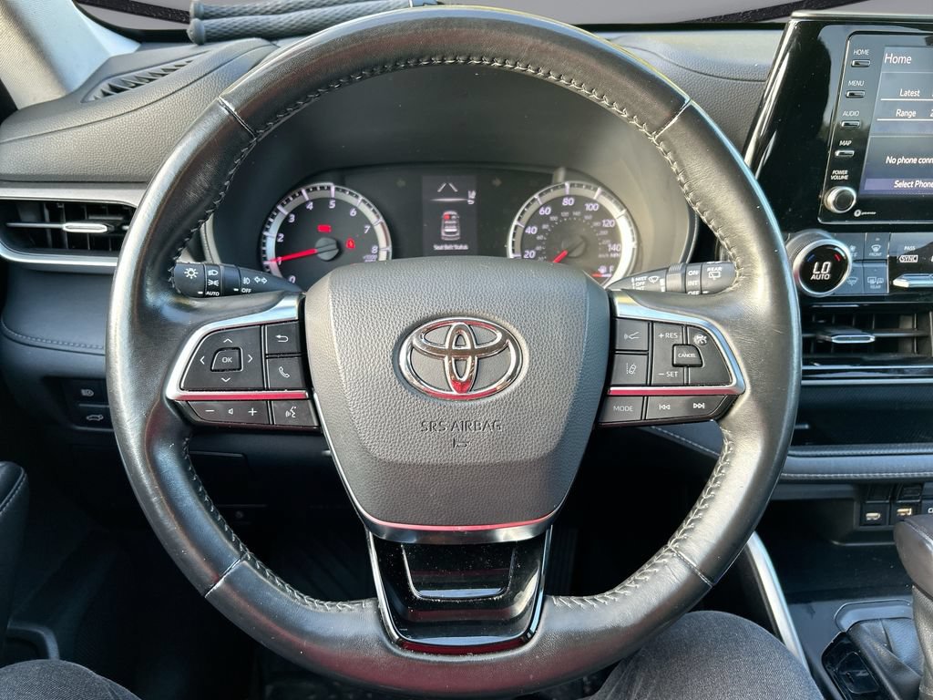 Used 2021 Toyota Highlander LE FWD image 14