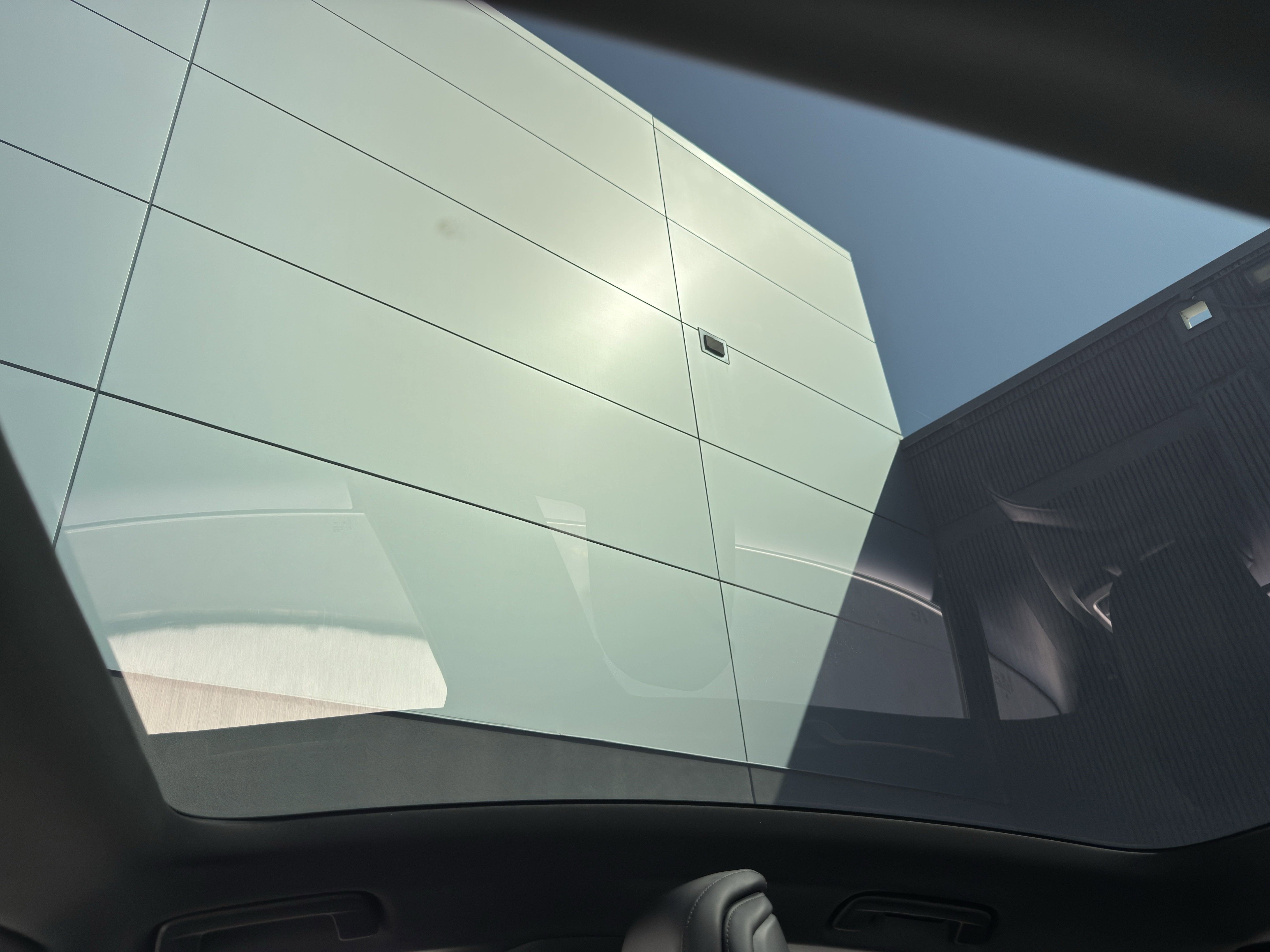 Used 2025 Porsche Taycan image 27