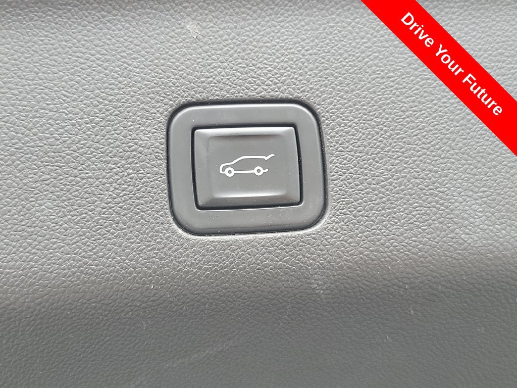 Used 2021 Chevrolet Tahoe Z71 w/ Luxury Package AWD/4WD image 26