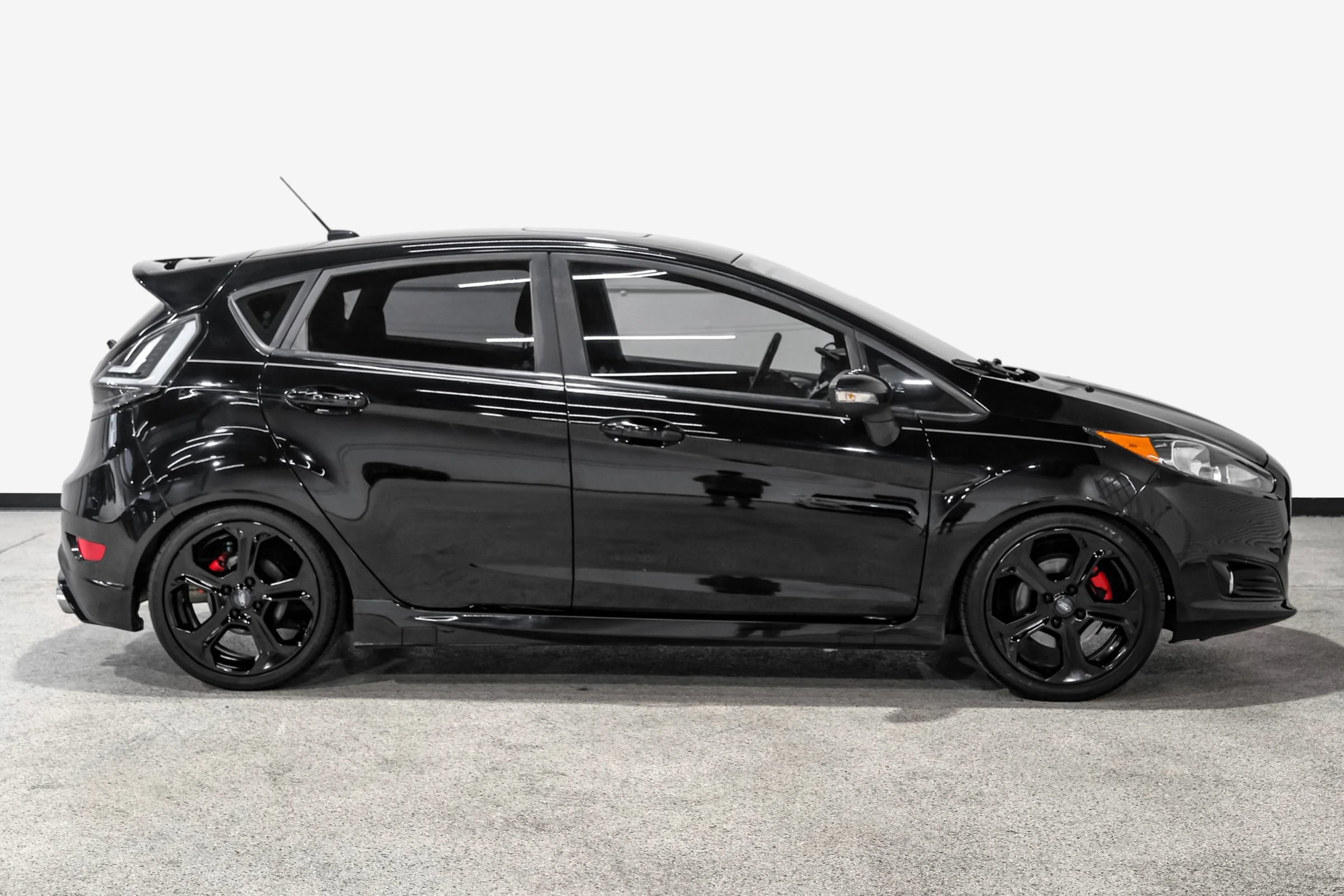 Used 2017 Ford Fiesta ST FWD image 5