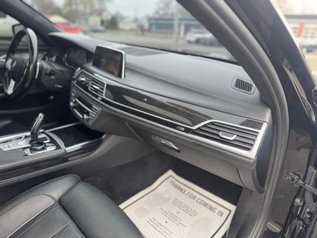 Used 2018 BMW 750i xDrive image 25