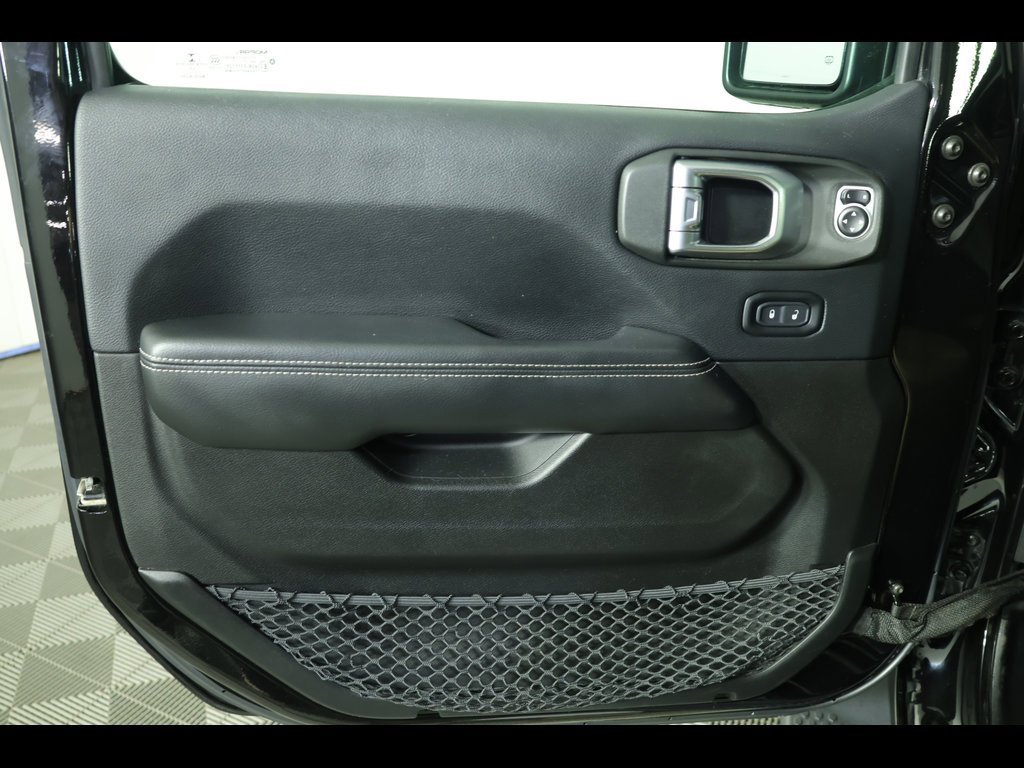 Used 2018 Jeep Wrangler Unlimited Sahara image 19