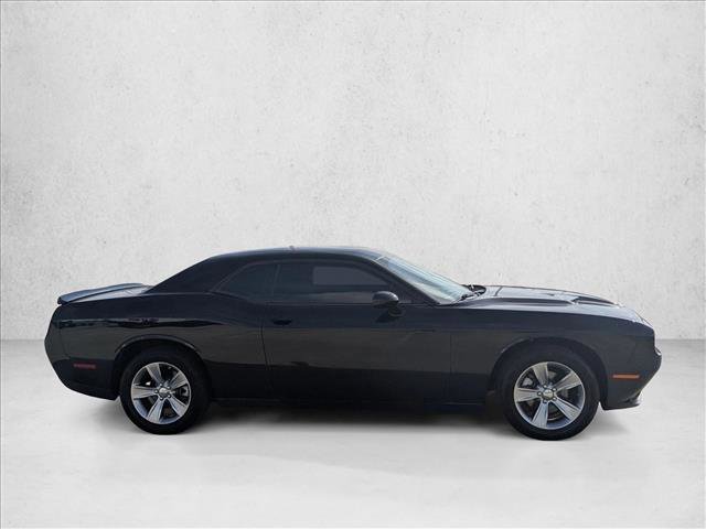 Used 2022 Dodge Challenger SXT image 4