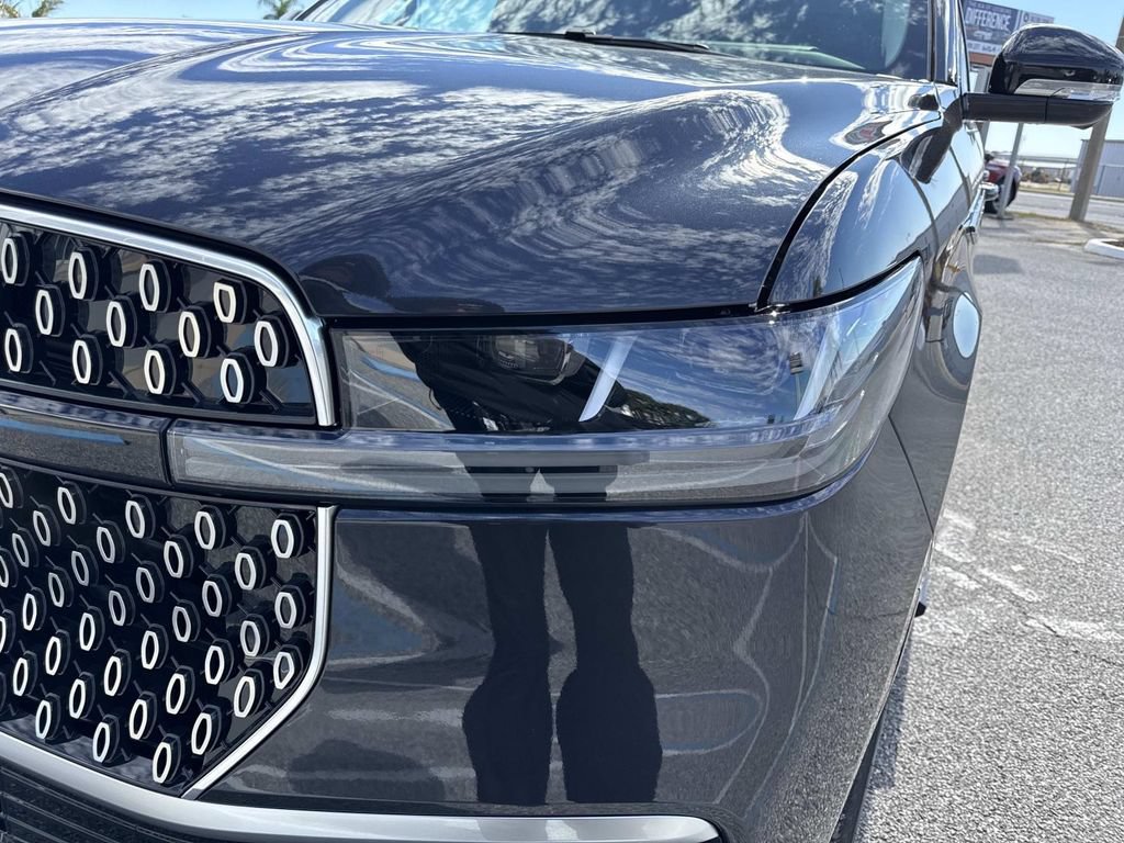 New 2026 Lincoln Navigator Reserve AWD/4WD image 9