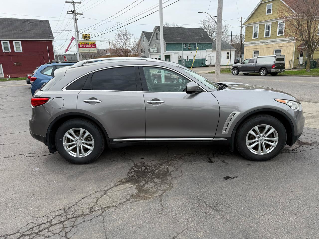 Used 2009 INFINITI FX35 AWD w/ Technology Pkg image 4