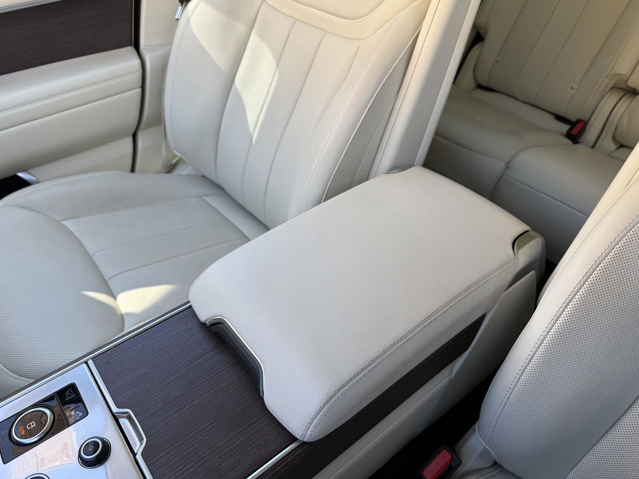 Certified 2023 Land Rover Range Rover SE image 30