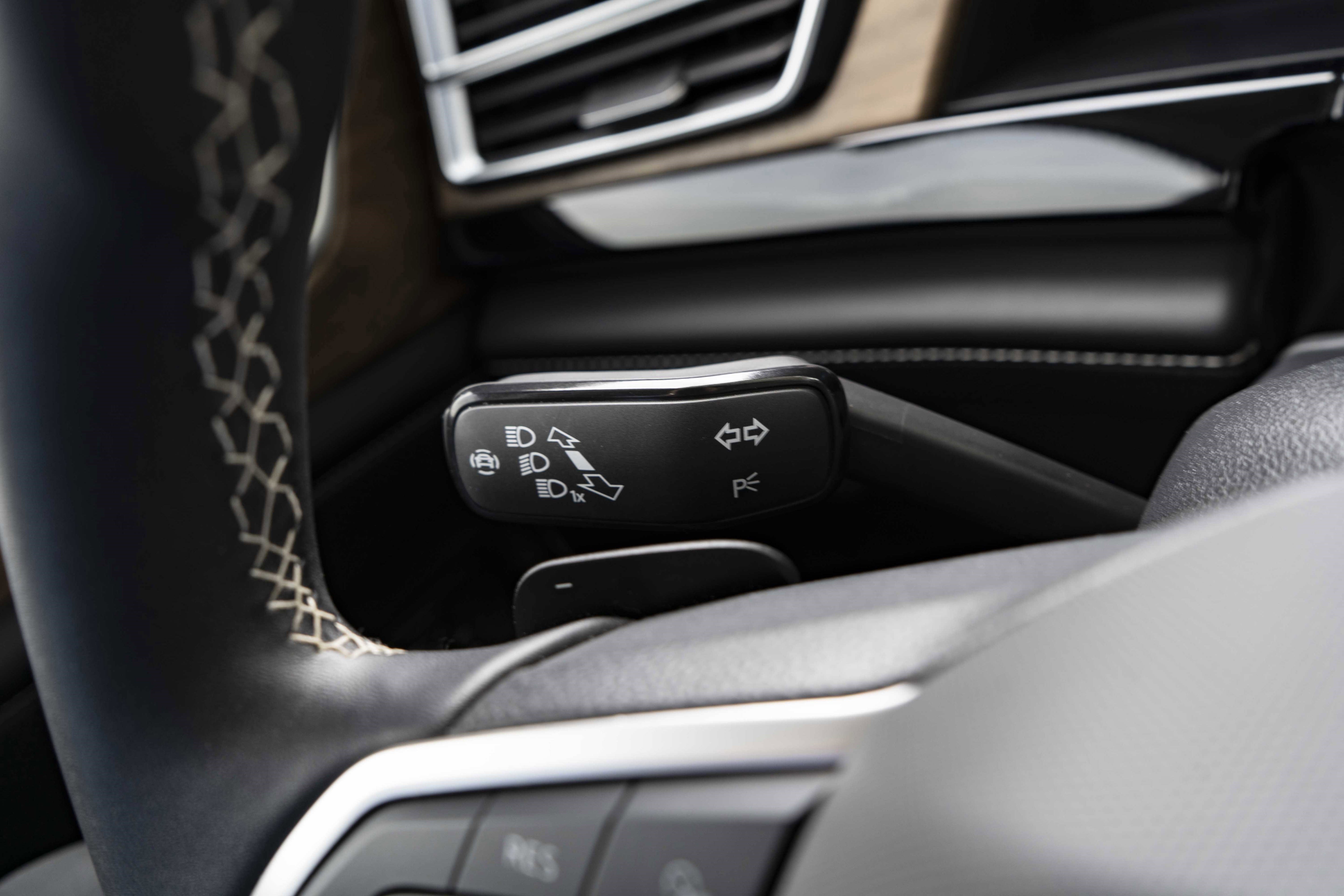 Used 2024 Volkswagen Atlas SE w/ Black Wheel Package FWD image 24