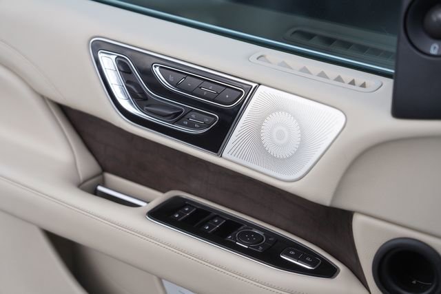 Used 2019 Lincoln Navigator L Reserve image 32