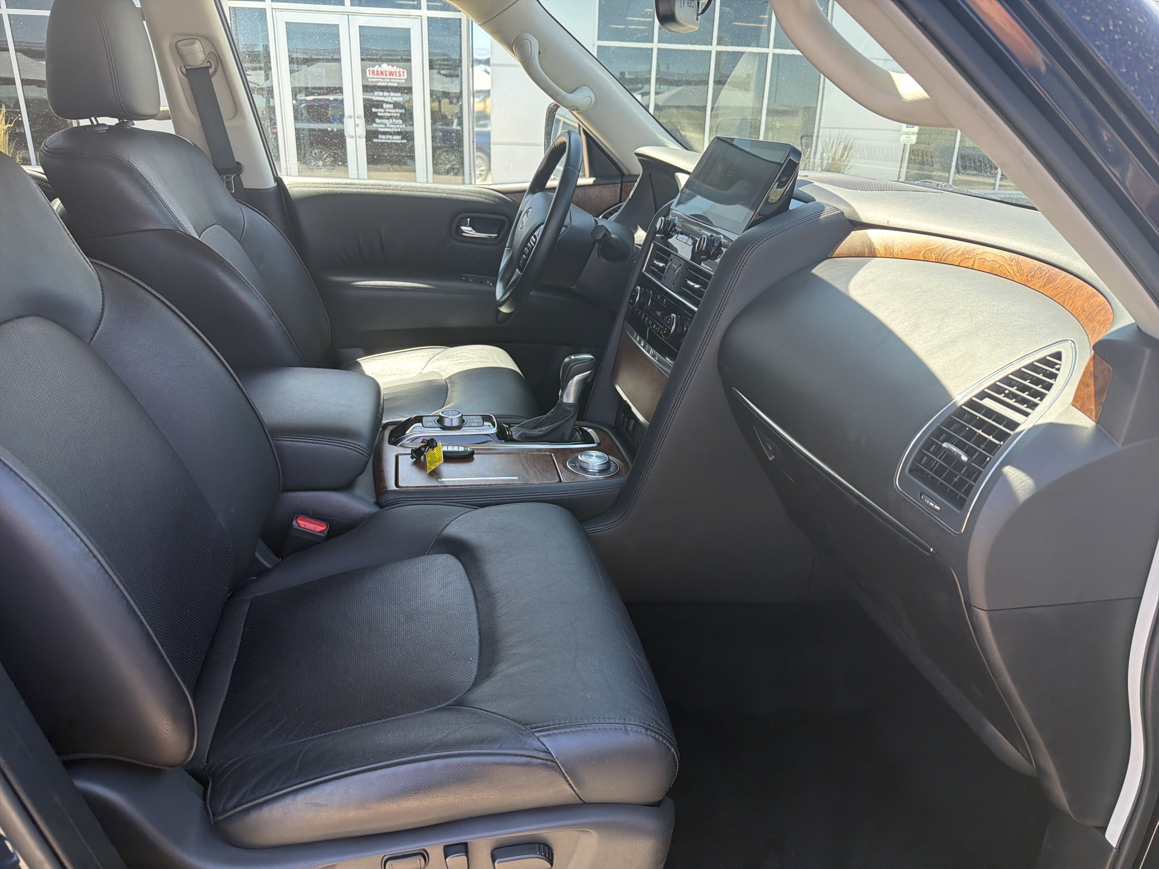 Used 2024 Nissan Armada SL w/ Captain's Chairs Package AWD/4WD image 18