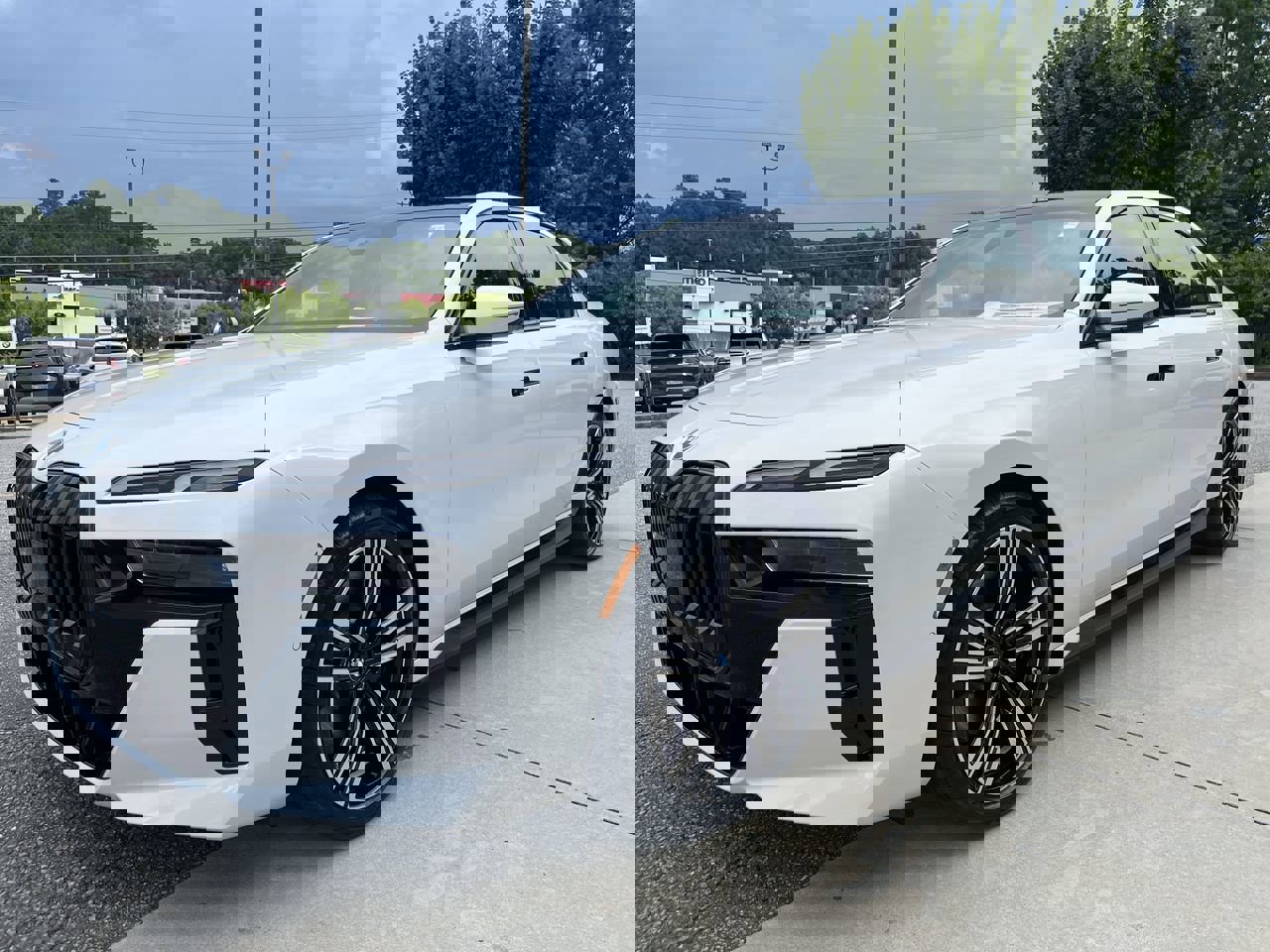 Used 2025 BMW i7 xDrive60 image 4