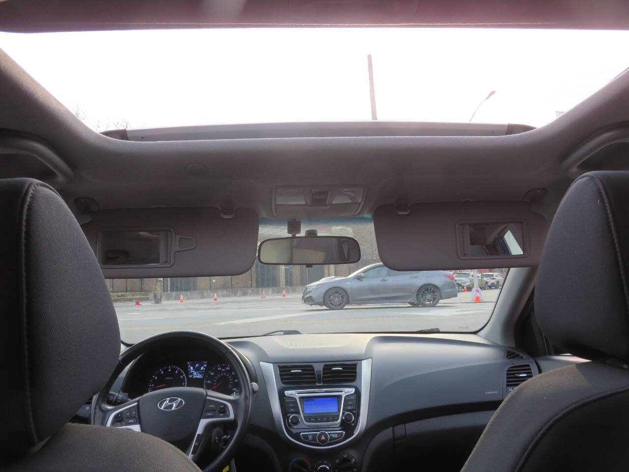 Used 2014 Hyundai Accent SE w/ Option Group 3 FWD image 13