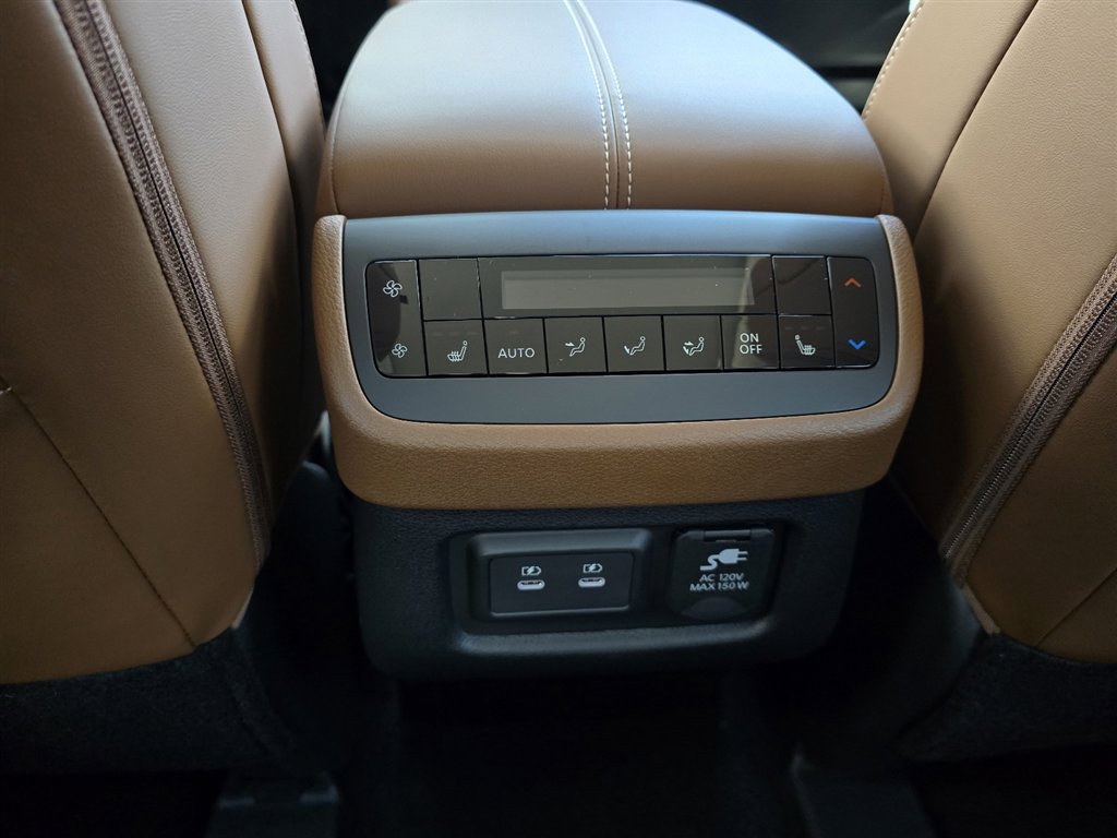 New 2026 Nissan Pathfinder Platinum w/ Lighting Package AWD/4WD image 24