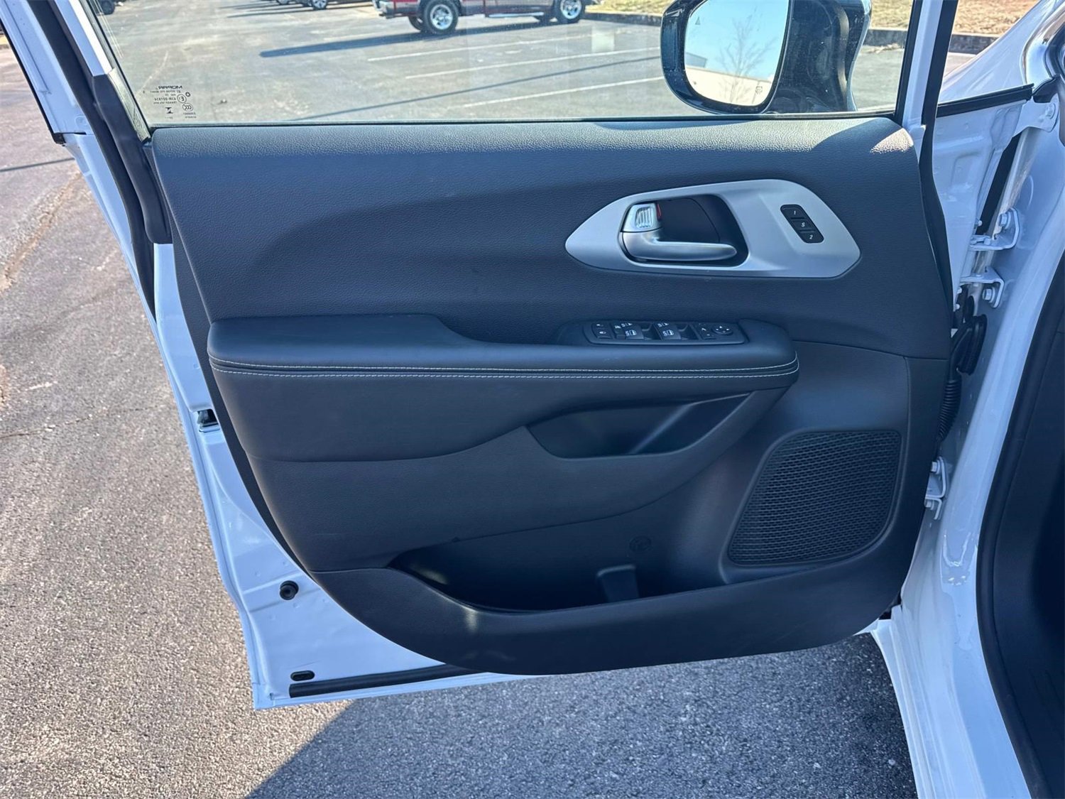 New 2026 Chrysler Pacifica Limited image 21