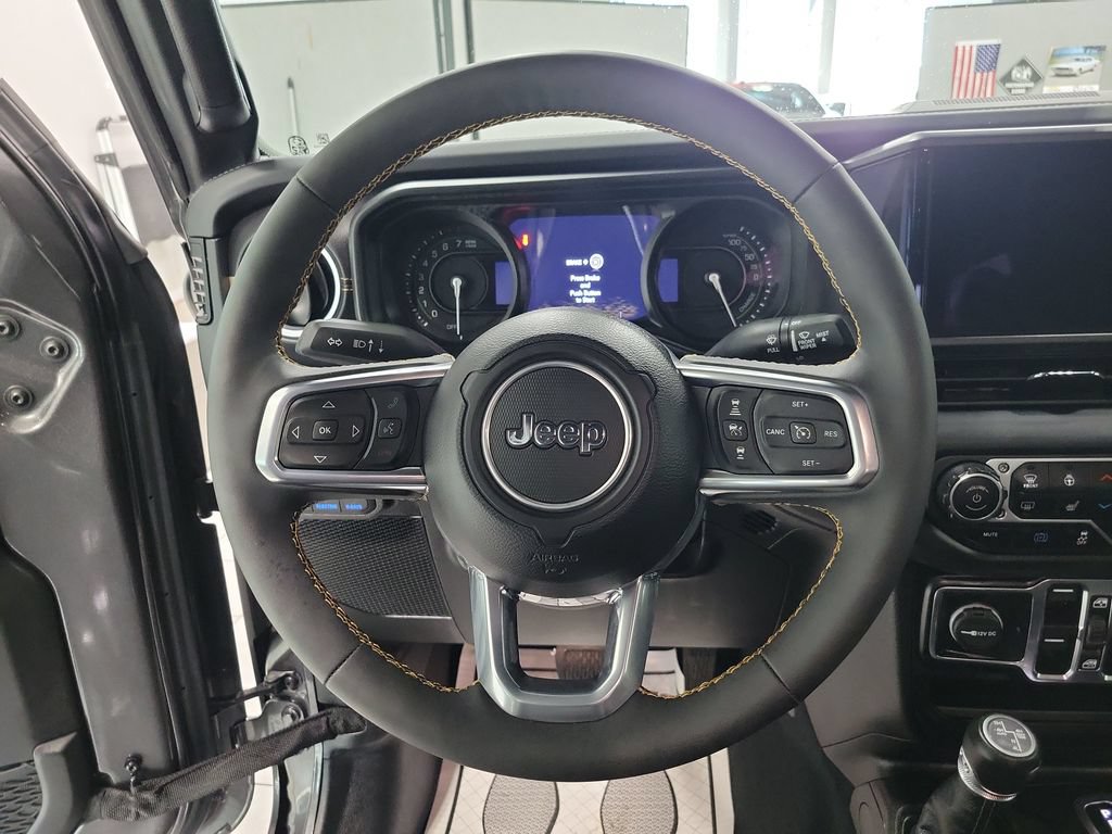Used 2024 Jeep Wrangler Unlimited Sahara AWD/4WD image 4