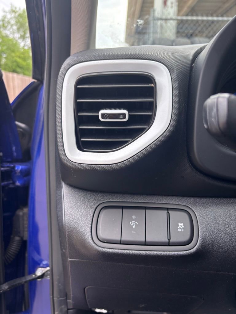 Used 2023 Hyundai Venue Limited w/ Cargo Package image 17