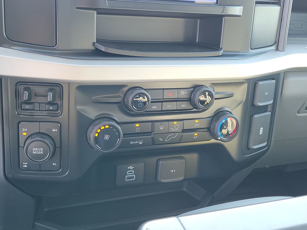 New 2026 Ford F350 XL w/ XL Chrome Package image 28