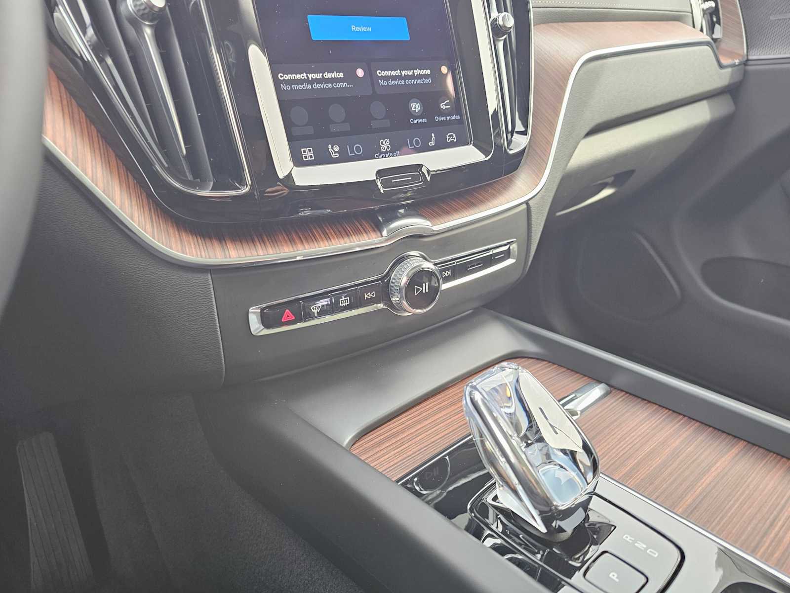 Certified 2023 Volvo XC60 T8 Ultimate image 30