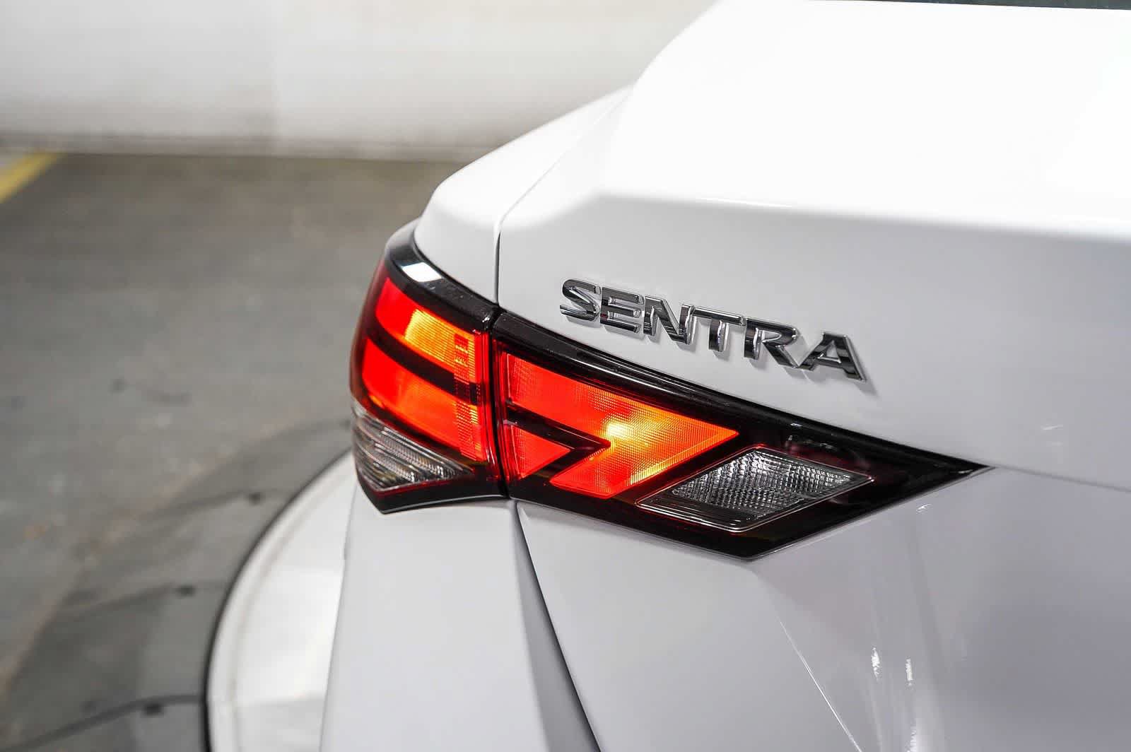 Used 2020 Nissan Sentra SV FWD image 11