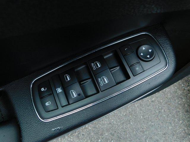 Used 2021 Chrysler 300 Touring L image 8