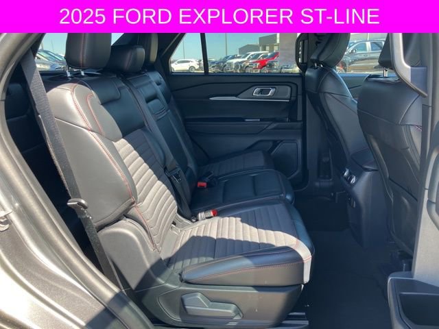 Used 2025 Ford Explorer ST-Line w/ ST-Line Street Pack AWD/4WD image 14
