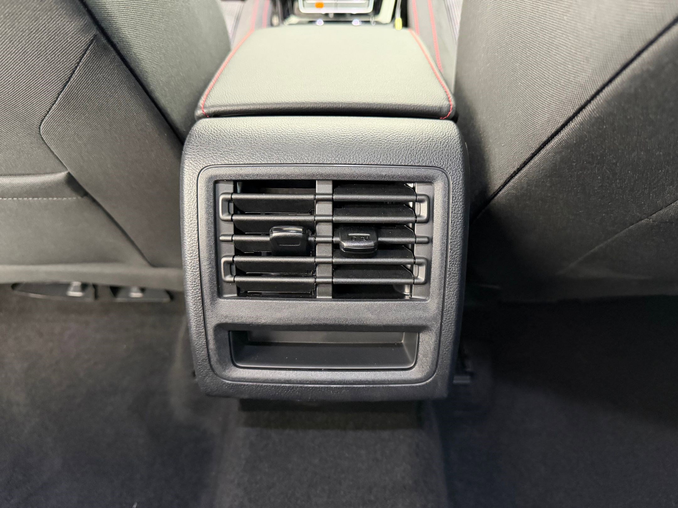 Used 2024 Volkswagen GTI SE w/ MDO Package image 29