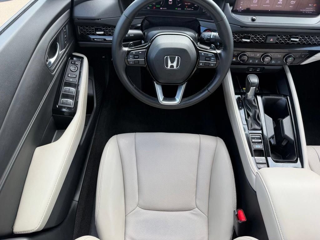Used 2023 Honda Accord Touring image 9