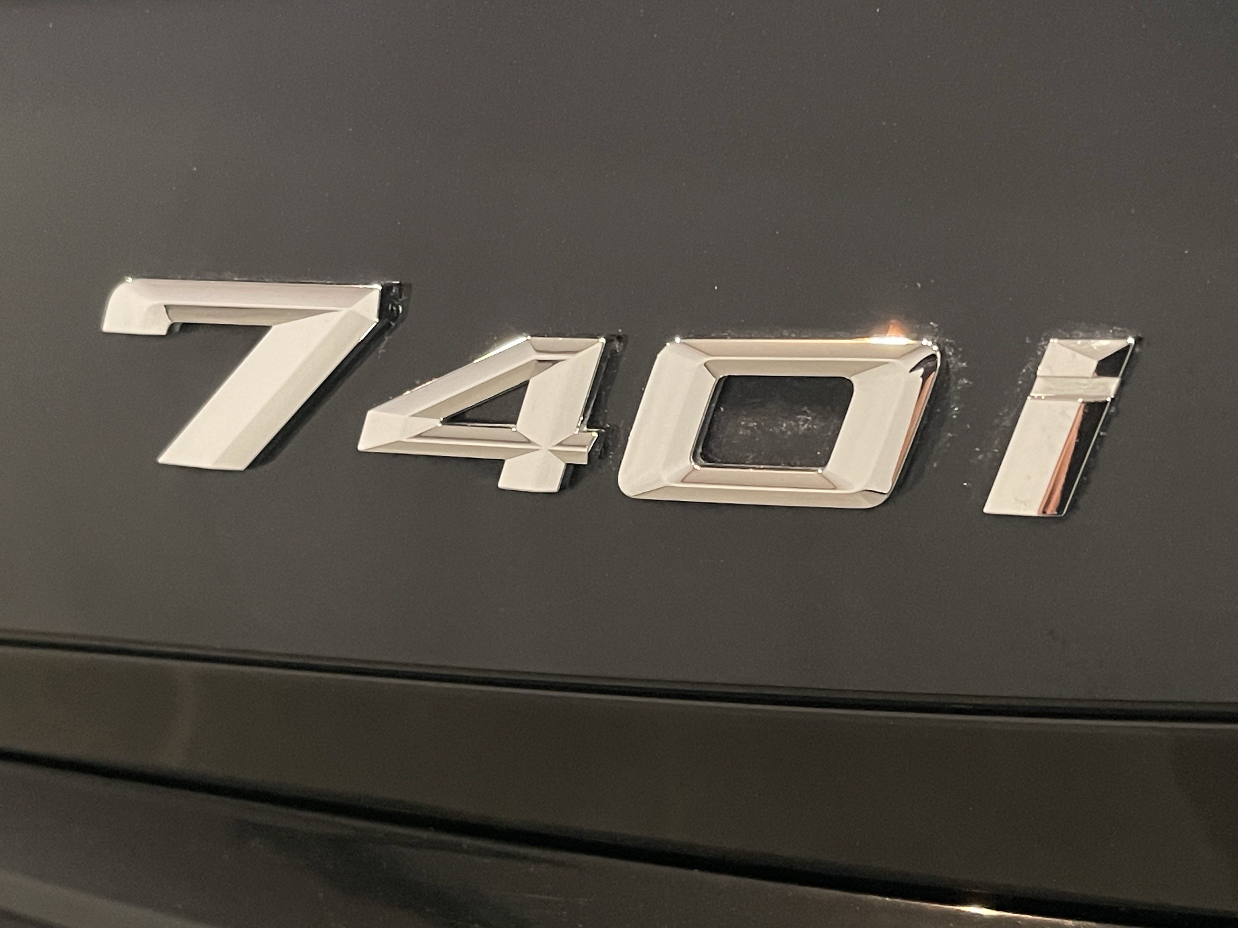 Used 2025 BMW 740i xDrive image 25