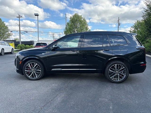 Used 2022 Cadillac XT6 Sport w/ Technology Package AWD/4WD image 2