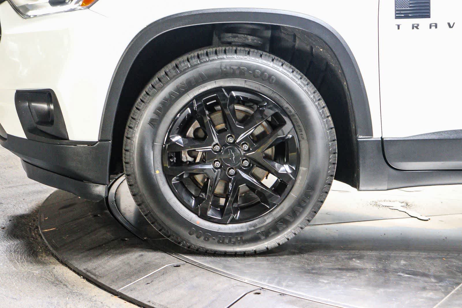 Used 2020 Chevrolet Traverse LS FWD image 9