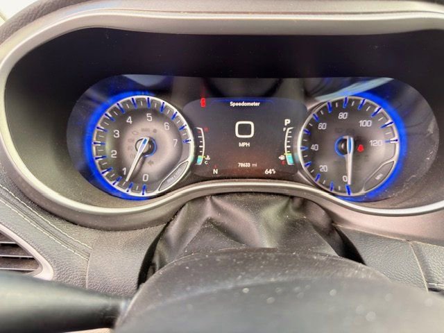 Used 2022 Chrysler Pacifica Touring-L image 4