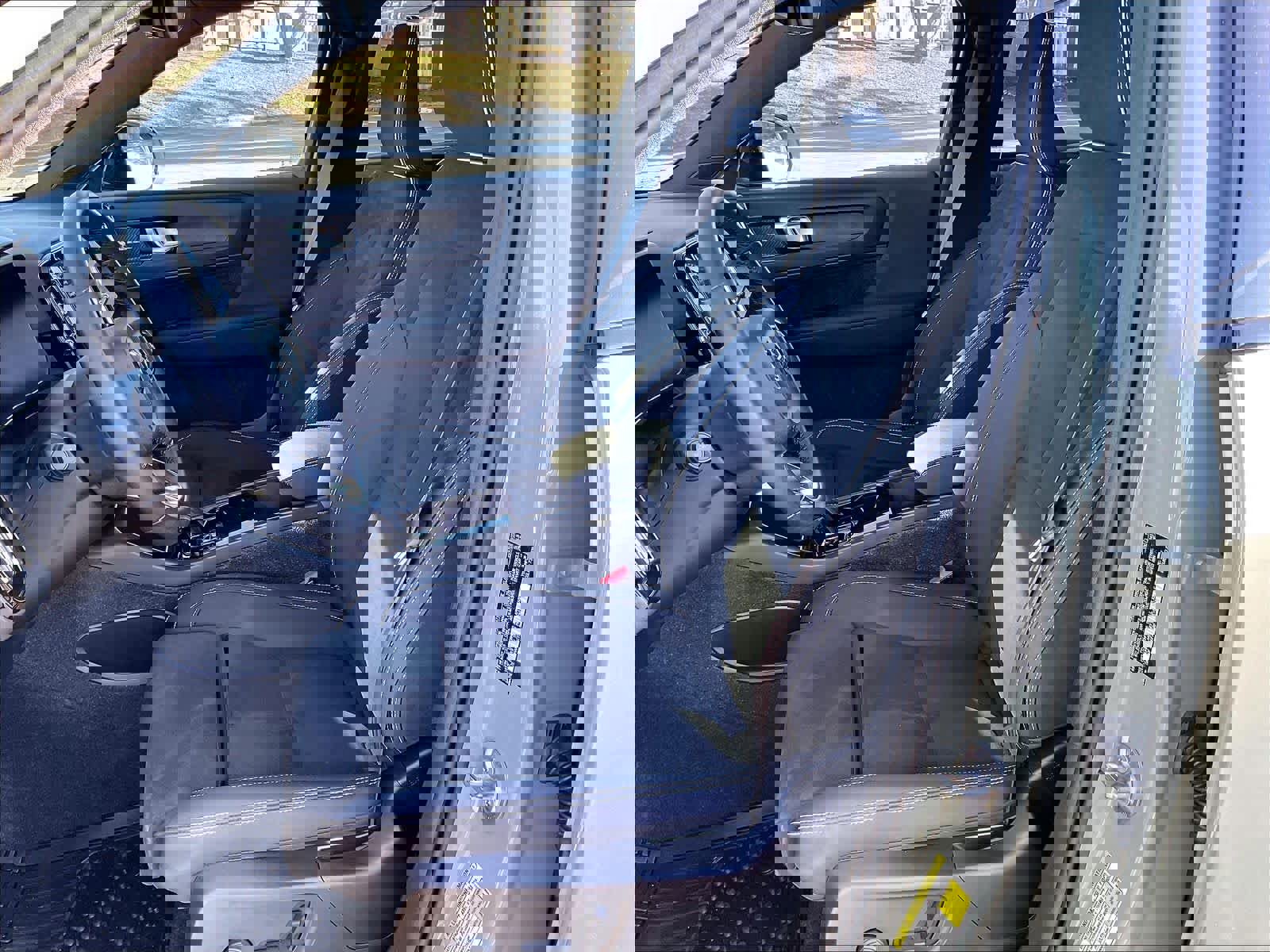 Used 2023 Volvo XC40 Recharge Ultimate image 28