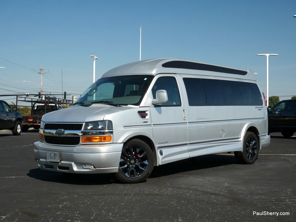 Used 2023 Chevrolet Express 2500 Extended image 9