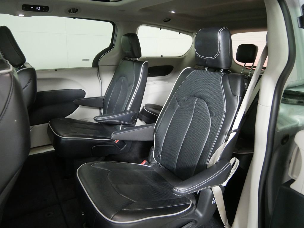 Used 2024 Chrysler Pacifica Limited image 18