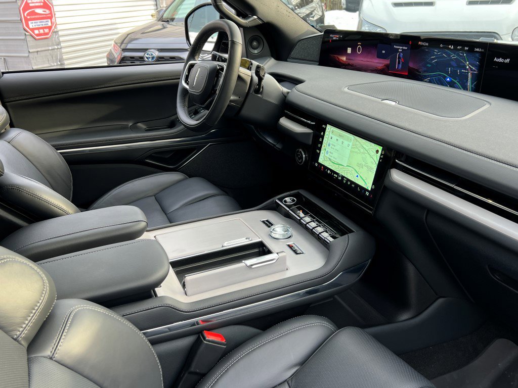 New 2025 Lincoln Navigator L Reserve w/ Jet Appearance Package image 8