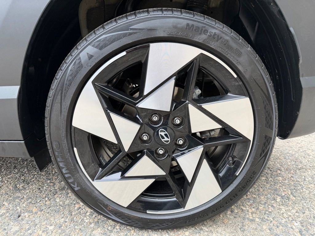 Used 2024 Hyundai Kona Limited FWD image 10