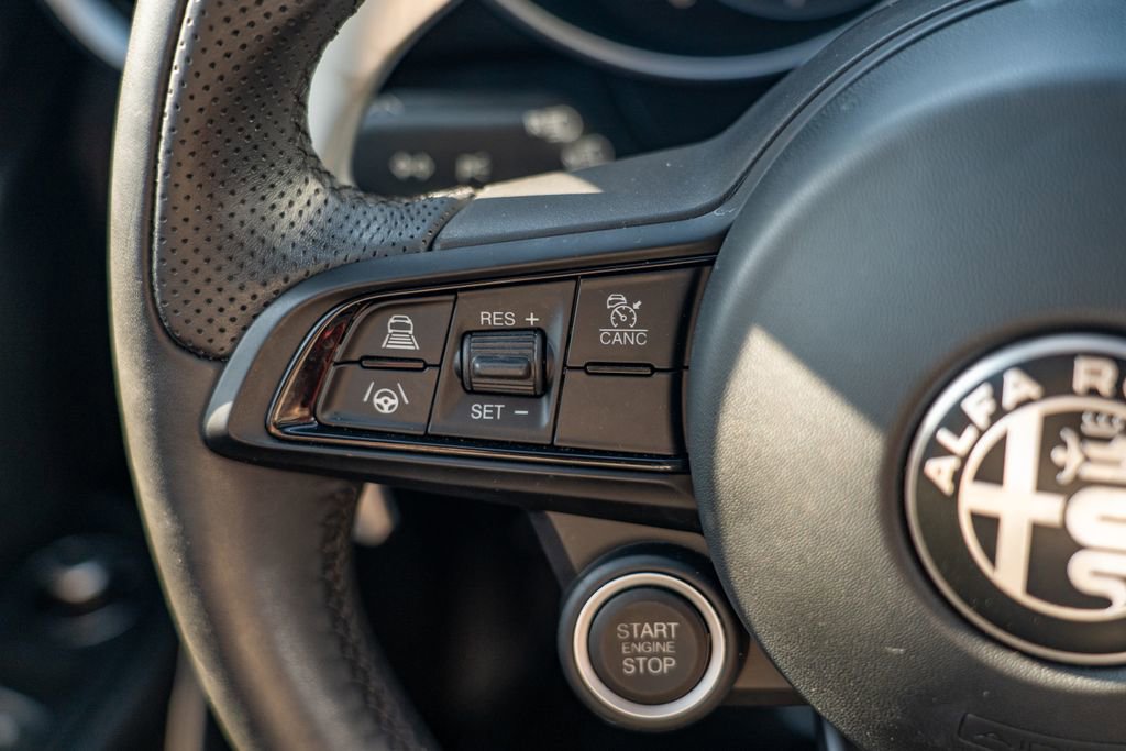 Used 2023 Alfa Romeo Giulia Veloce RWD image 28