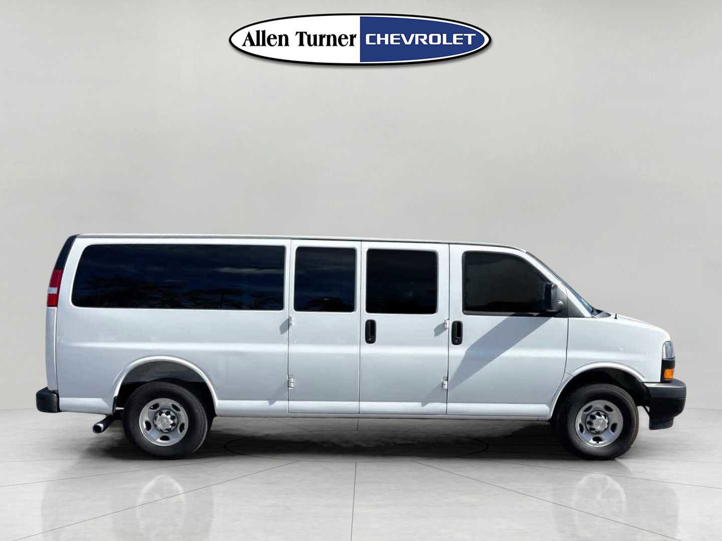 Used 2025 Chevrolet Express 3500 LS image 3