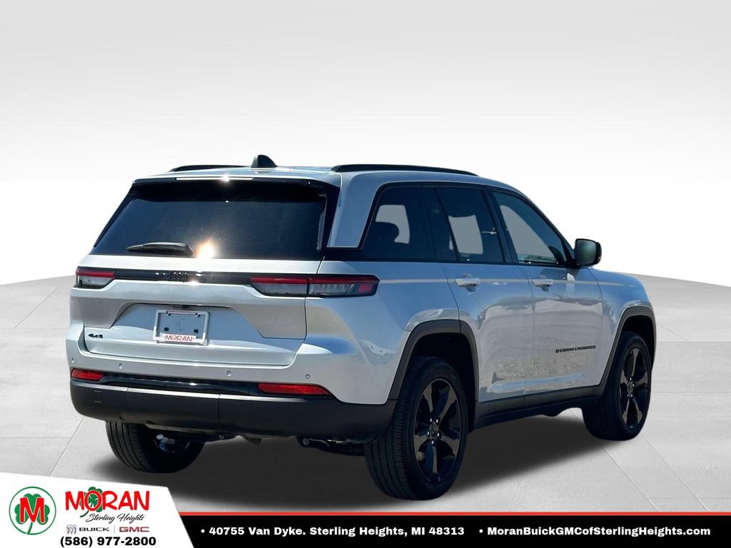 Used 2023 Jeep Grand Cherokee Altitude AWD/4WD image 4