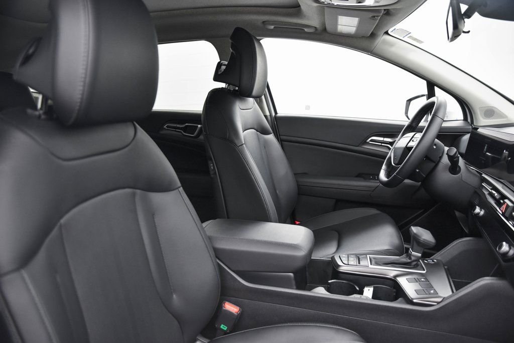 New 2026 Kia Sportage EX w/ EX Panorama Roof Package image 17