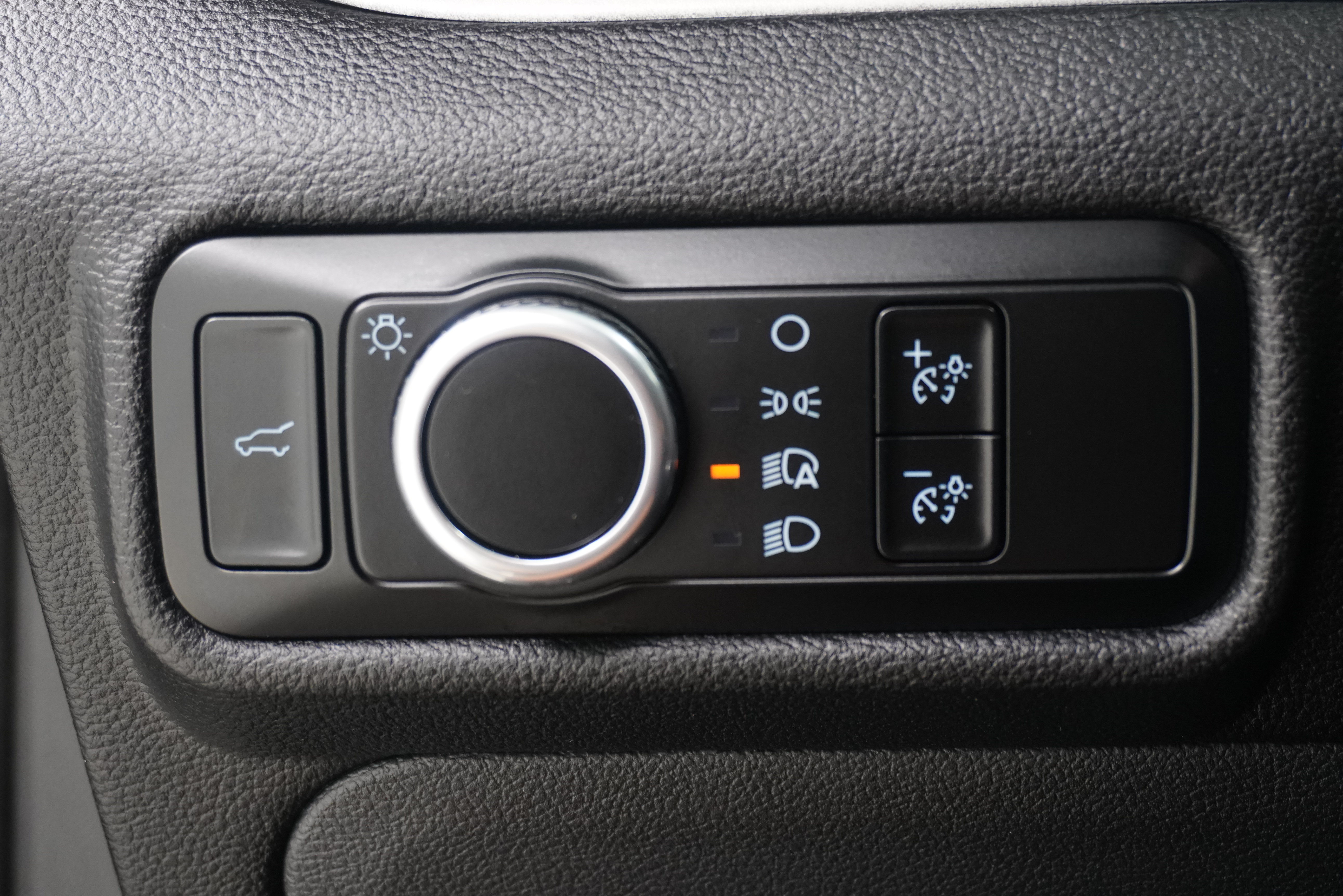 Used 2023 Ford Explorer XLT AWD/4WD image 24