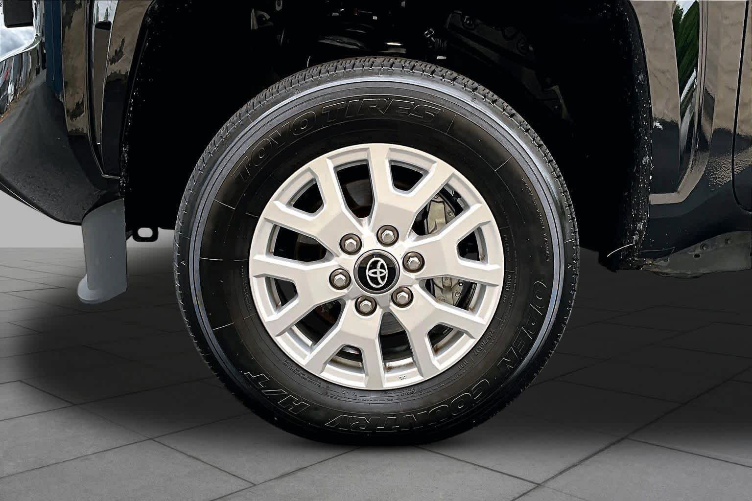 Certified 2024 Toyota Tacoma SR5 AWD/4WD image 11