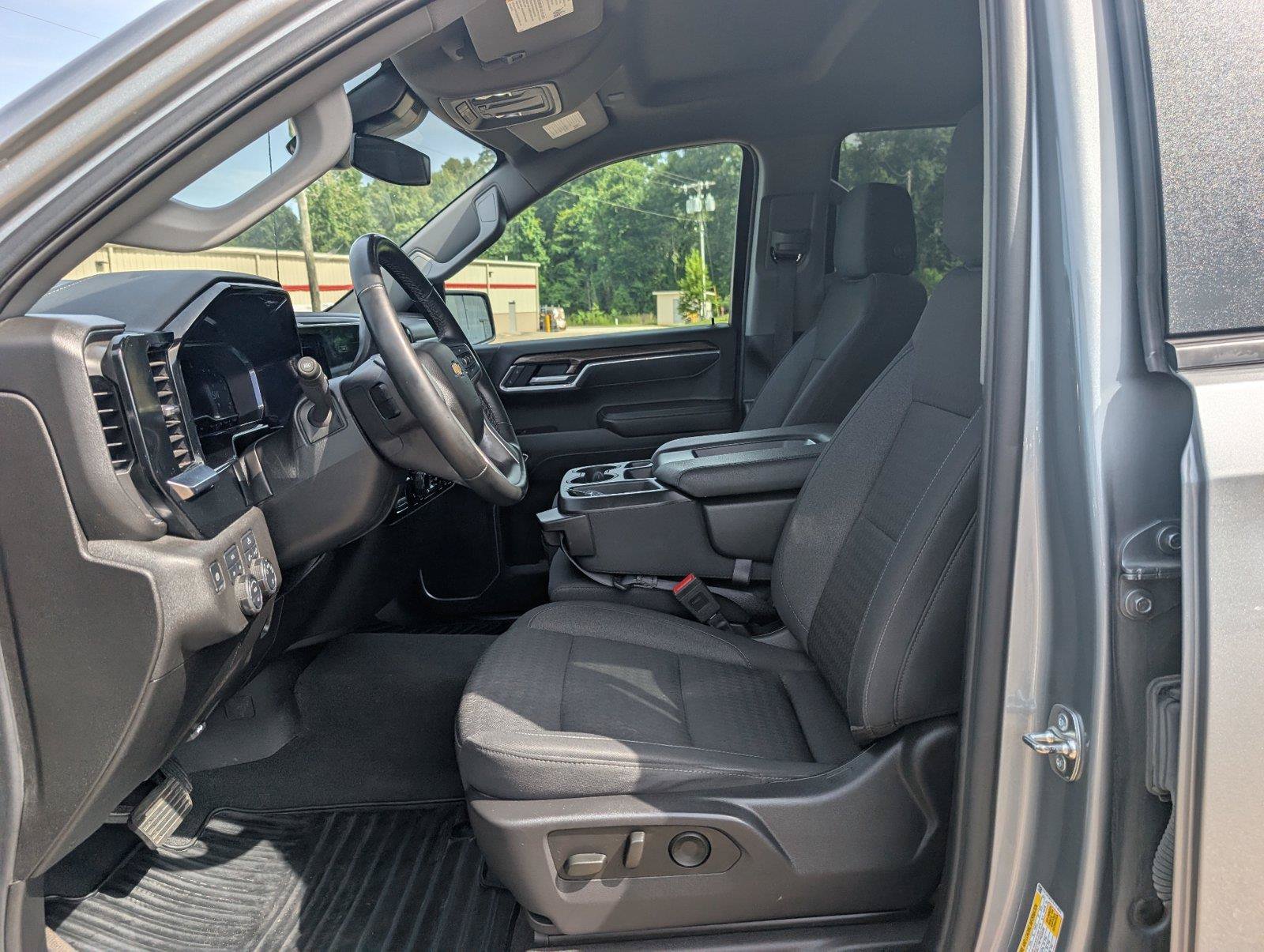 Used 2025 Chevrolet Silverado 1500 LT AWD/4WD image 14