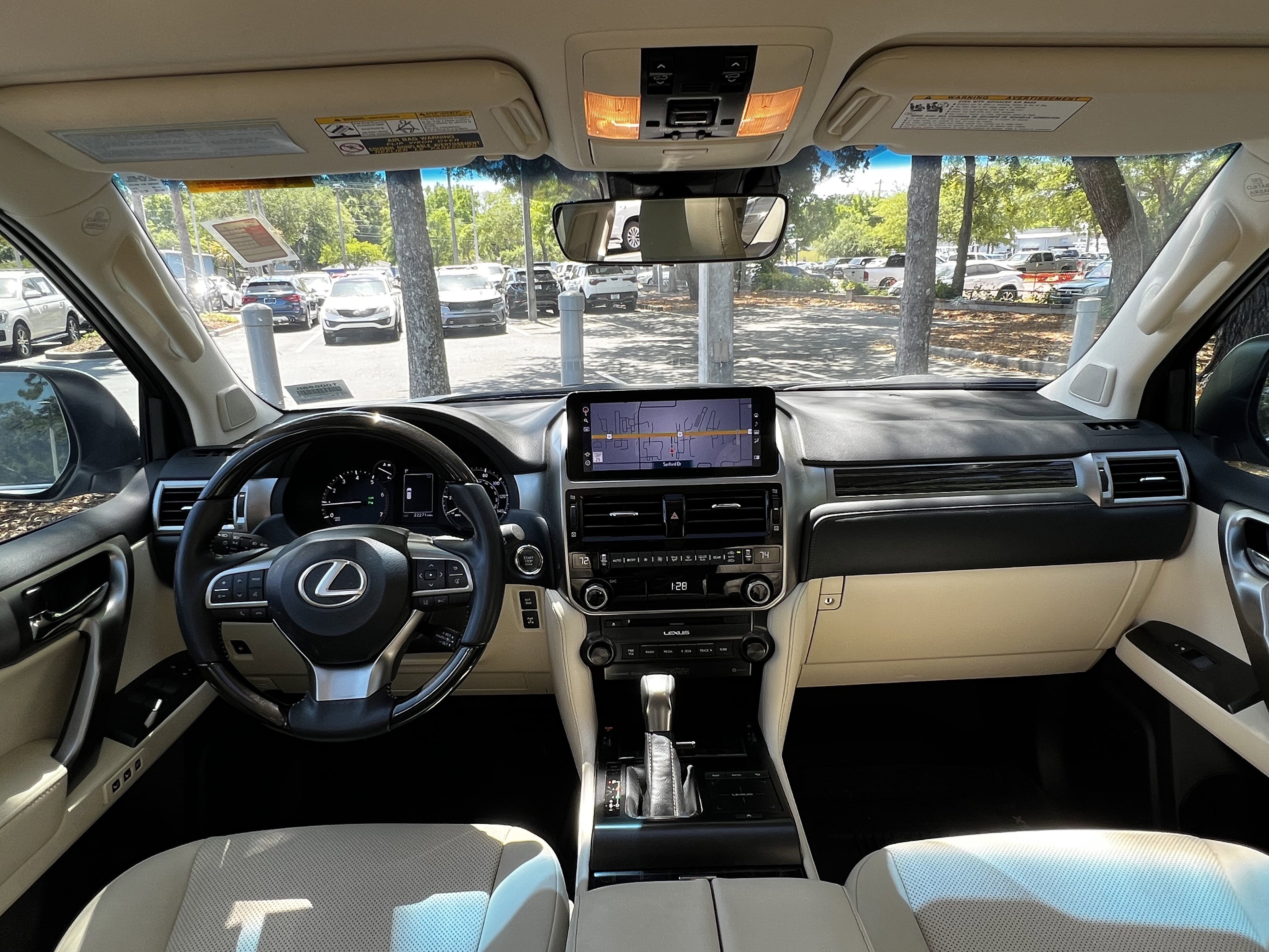 Used 2023 Lexus GX 460 Premium w/ Accessory Package image 38