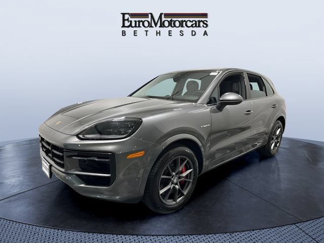 Used 2025 Porsche Cayenne S AWD/4WD image 1