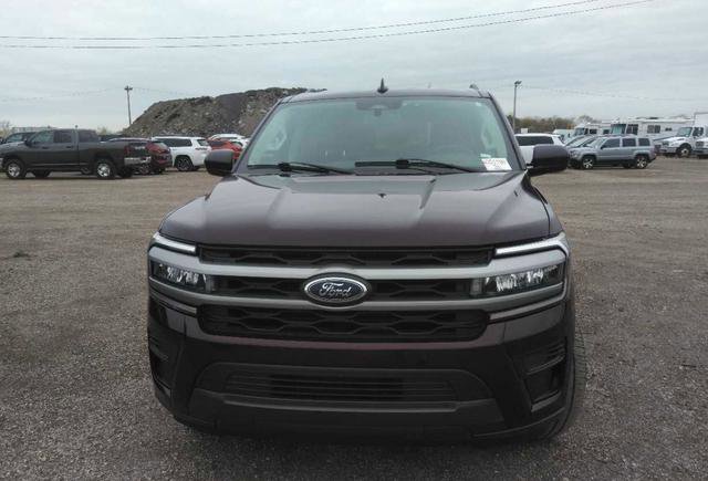 Used 2024 Ford Expedition Max XLT image 2