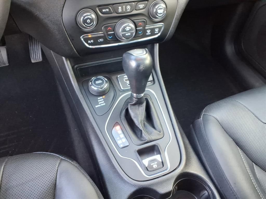 Used 2021 Jeep Cherokee Latitude Lux 80th Anniv w/ Quick Order Package 26U 80TH image 28